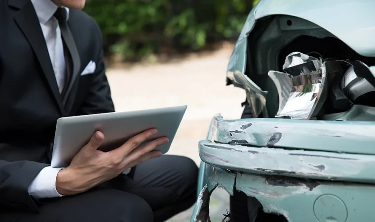 Handling Insurance Adjusters Following an Accident in Florida